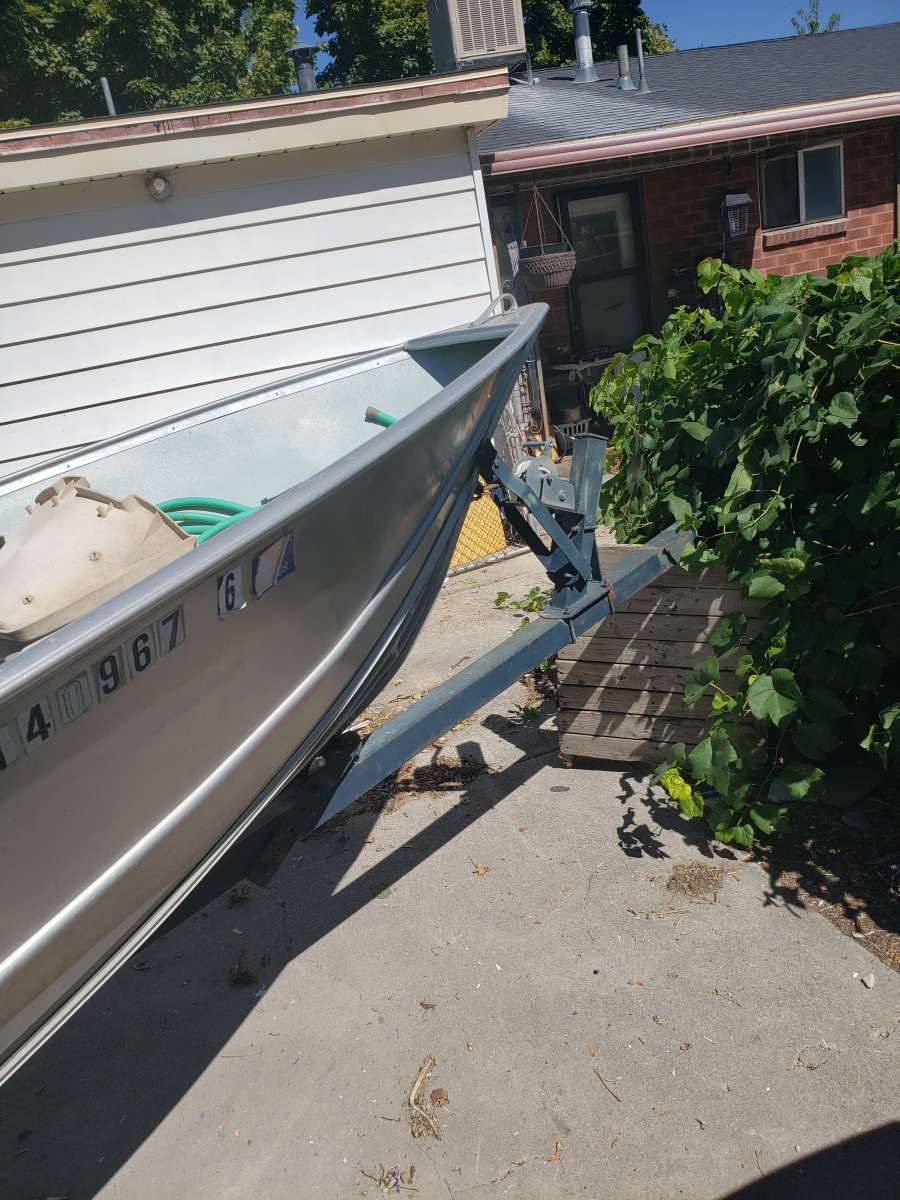 Aluminum boat
