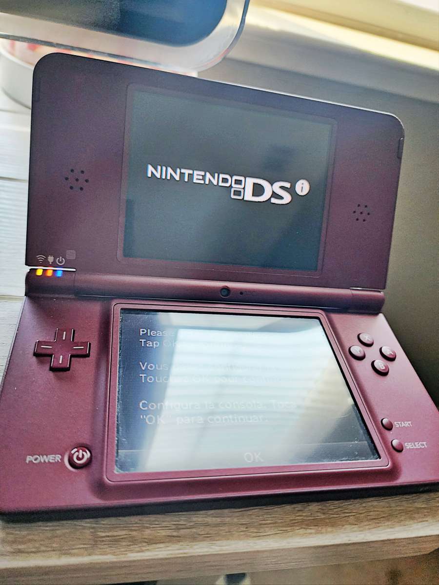 Nintendo DSi XL Burgundy Color