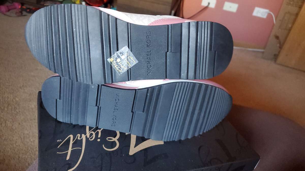 NEW Micheal Kors Womens Shoes size 9 JOLIET PICKUP ONLY