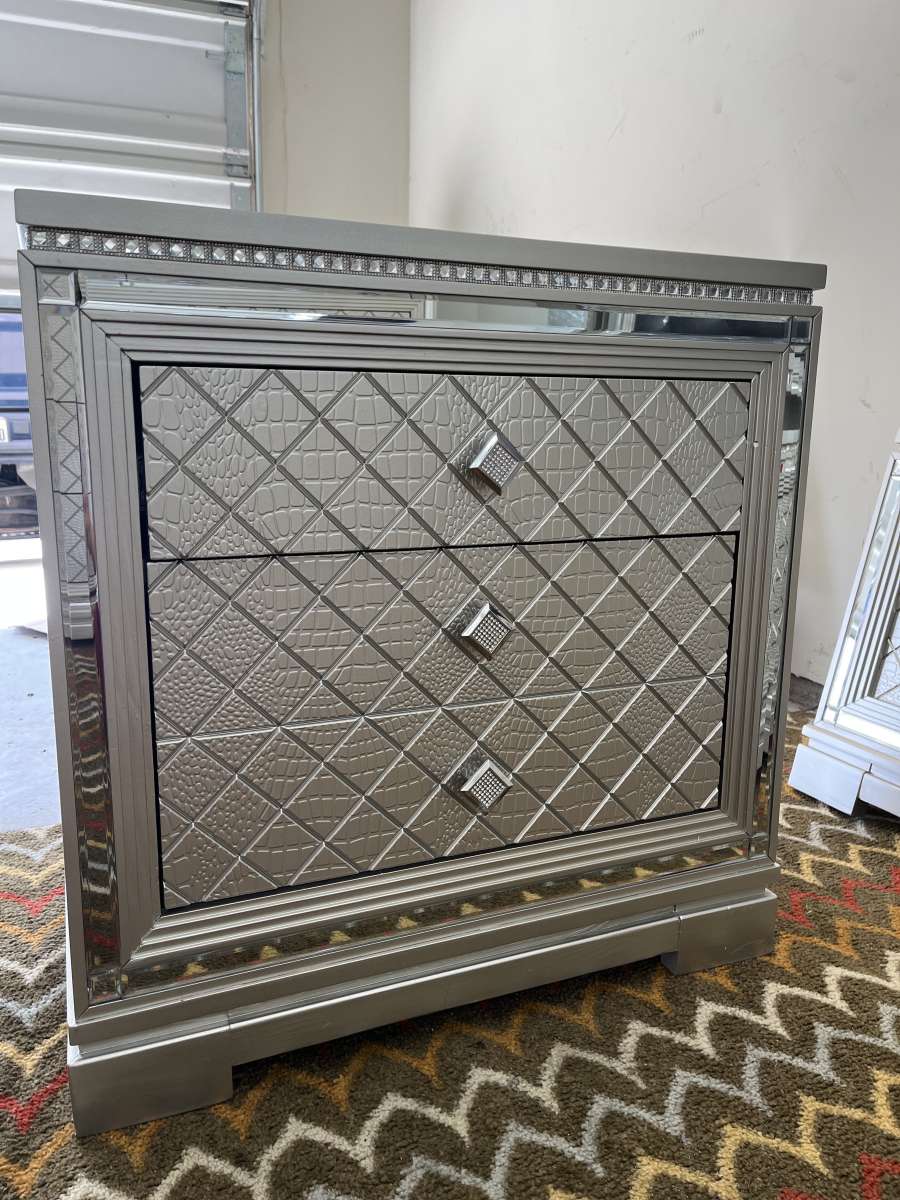 Queen size bedroom set