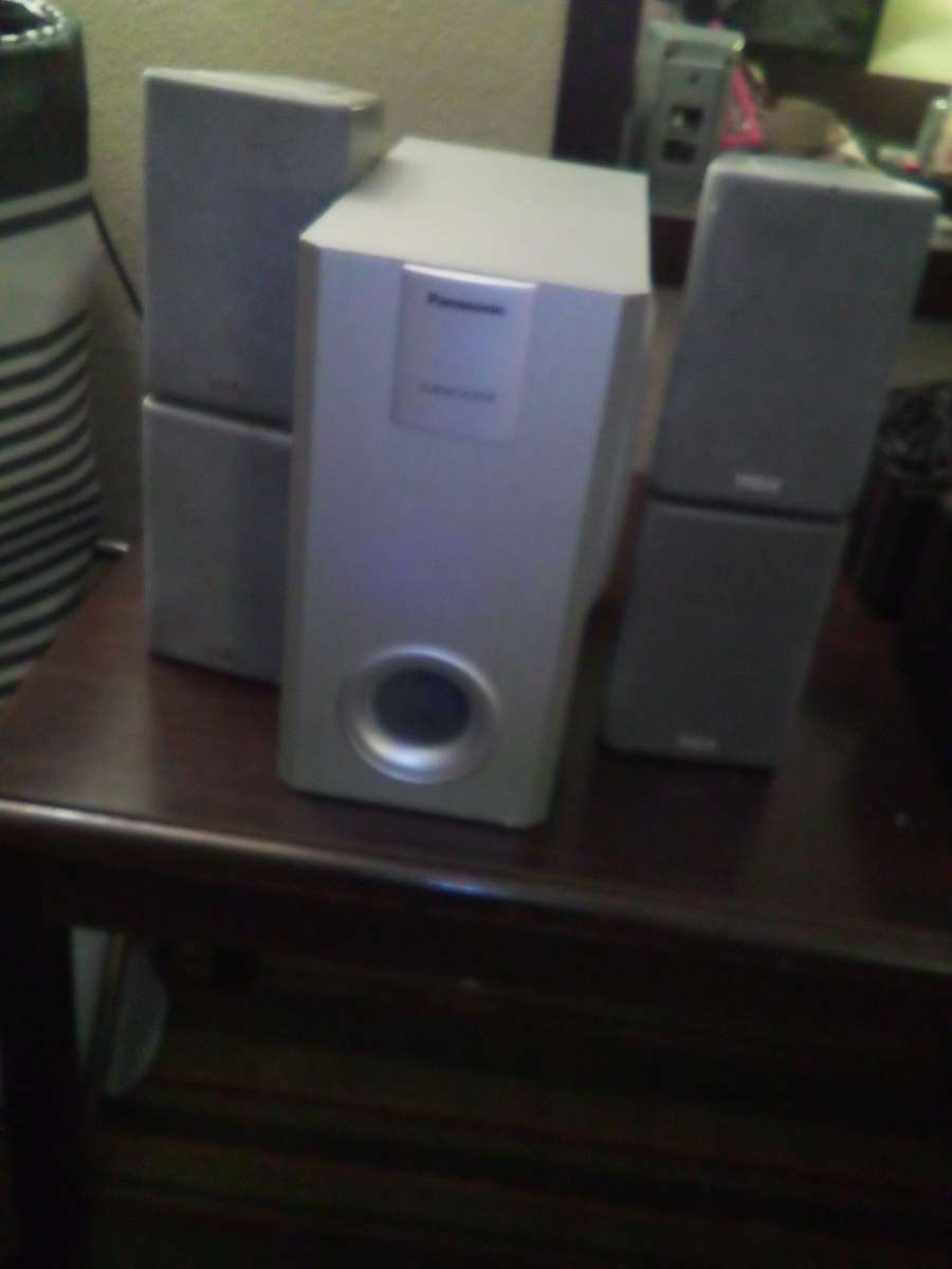 RCA HOME RECEIVER STEREO SYSTEM WITH SUBWOOFER AND SURROUND