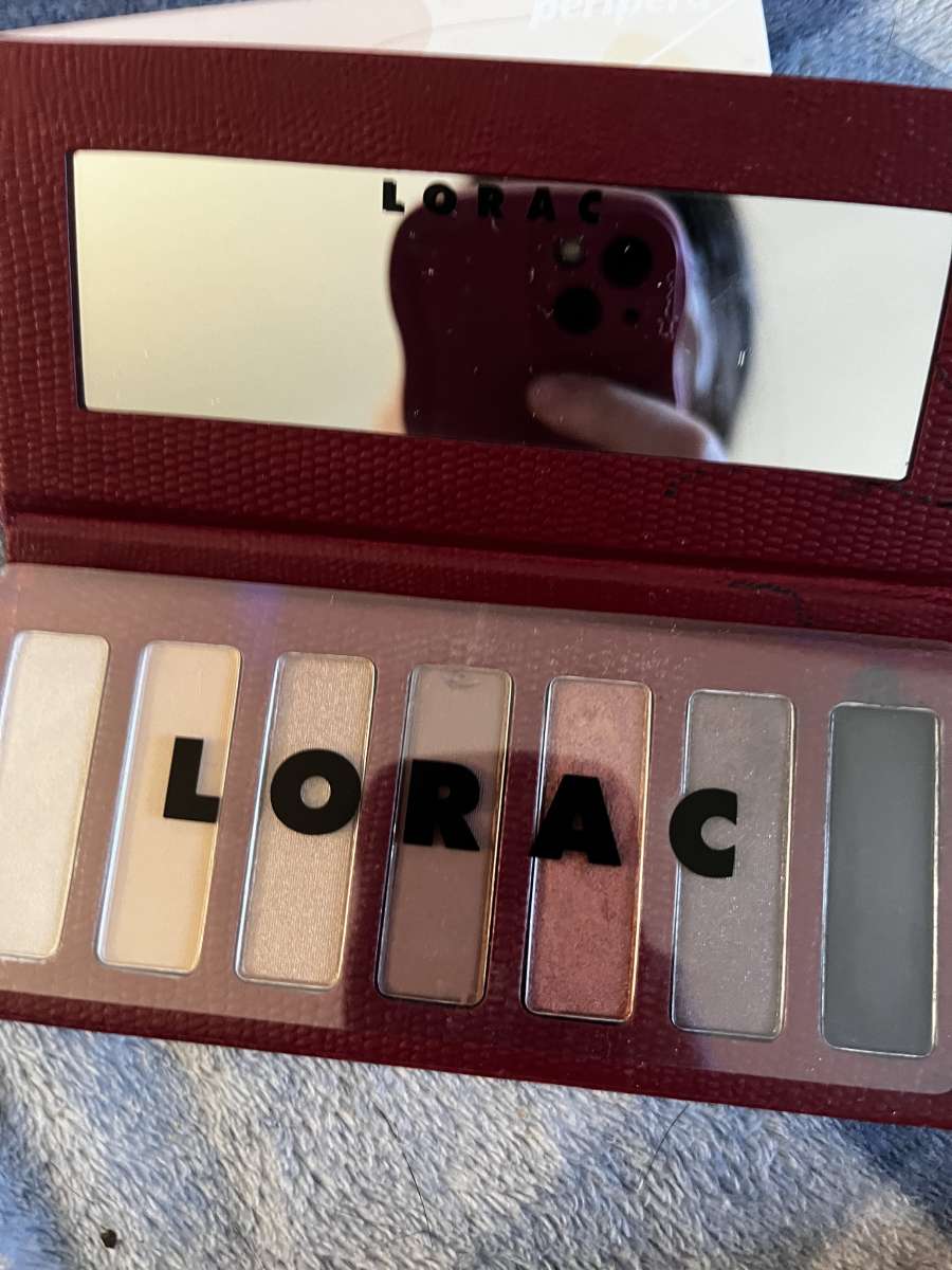 eyeshadow palette