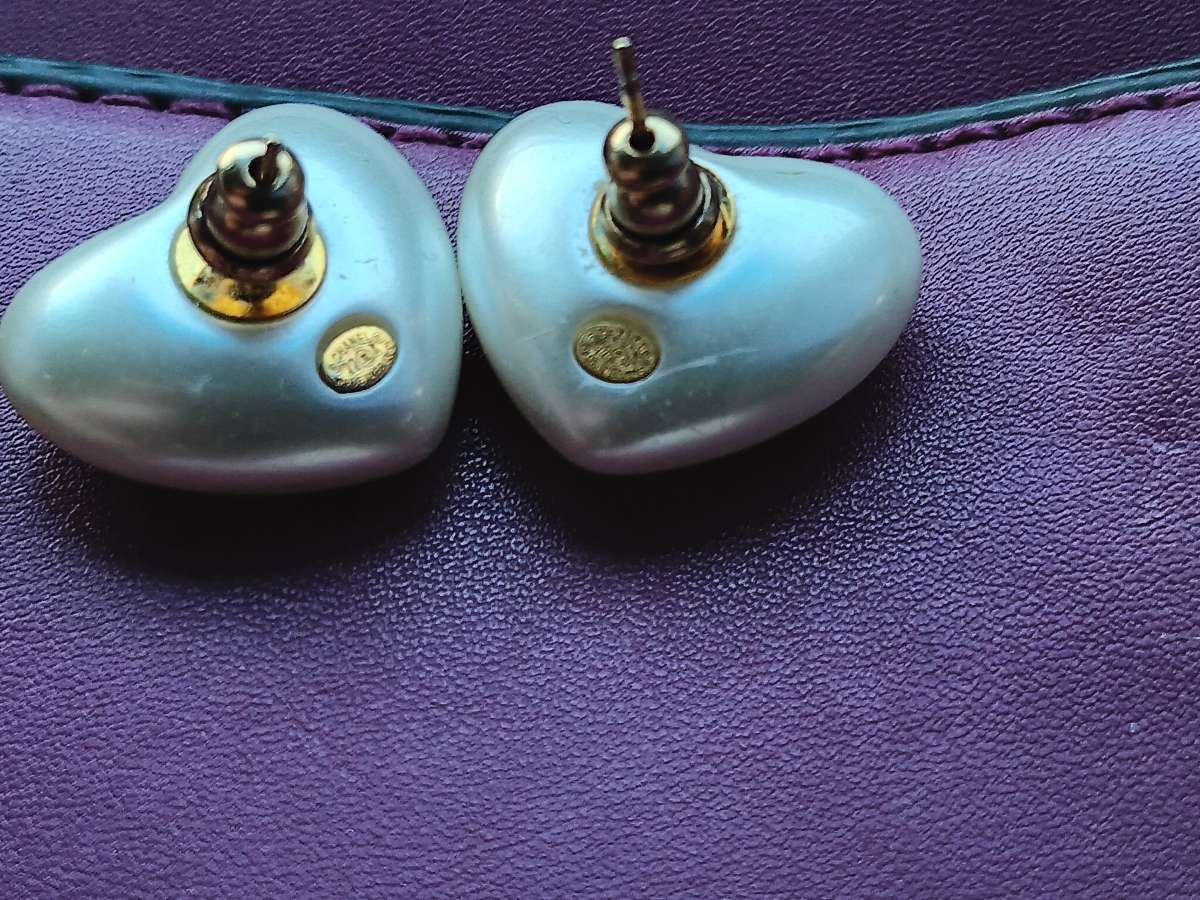 CHANEL heart shaped pearl stud earrings