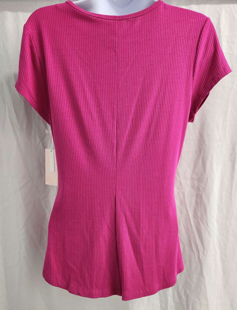 Candies Made To Sparkle Cutout Neckline Ribbed Tee in Fuscia
