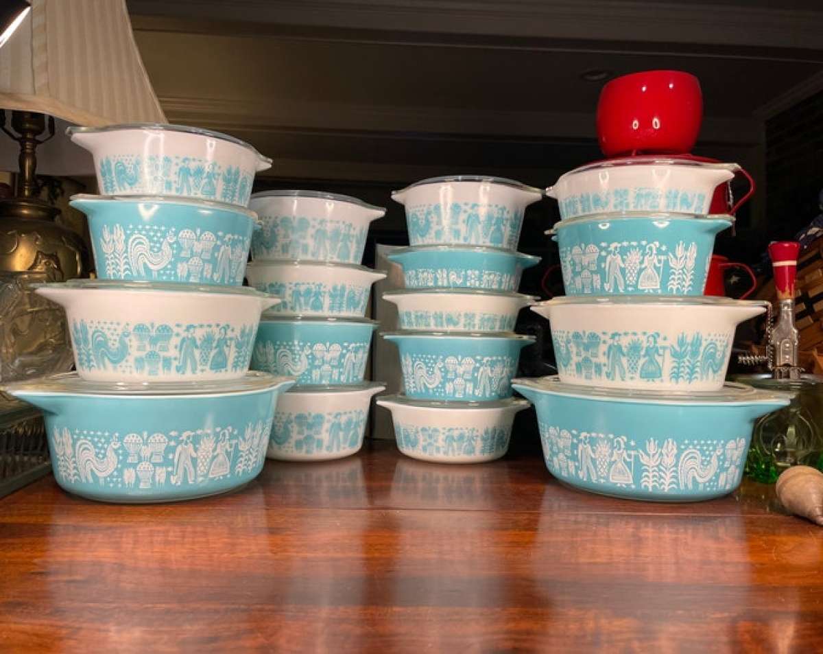 tourquoise Pyrex set