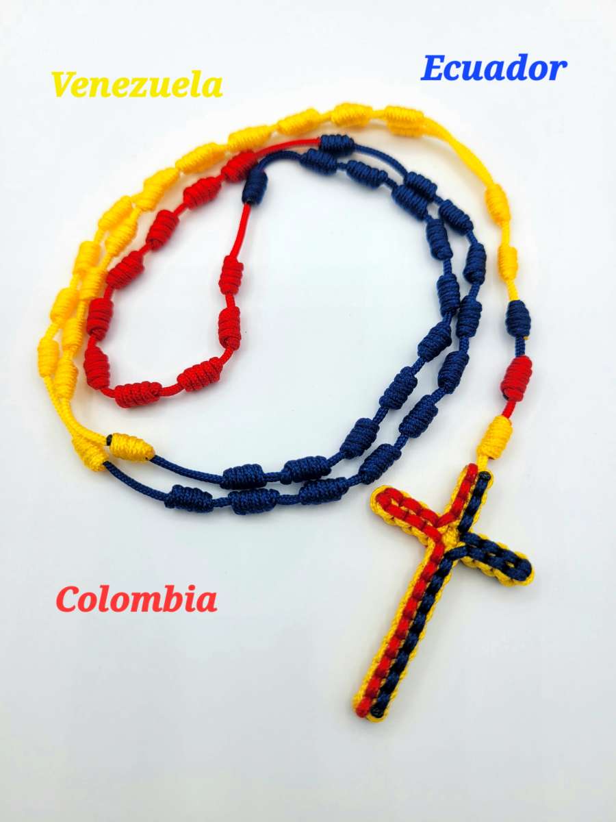 Rosario Nuevo Anudado con la Cruz de colores de Venezuela