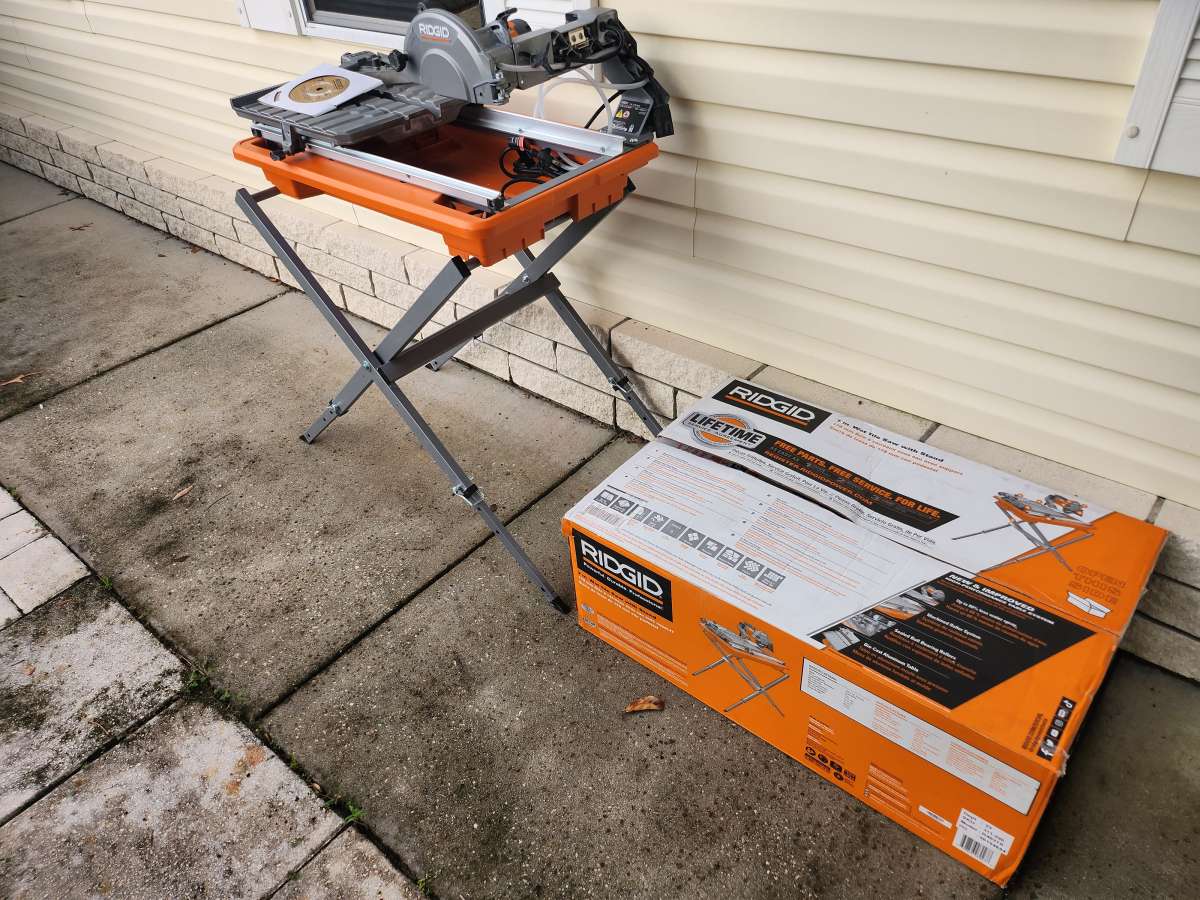 RIDGID Wet Tile Saw with Stand