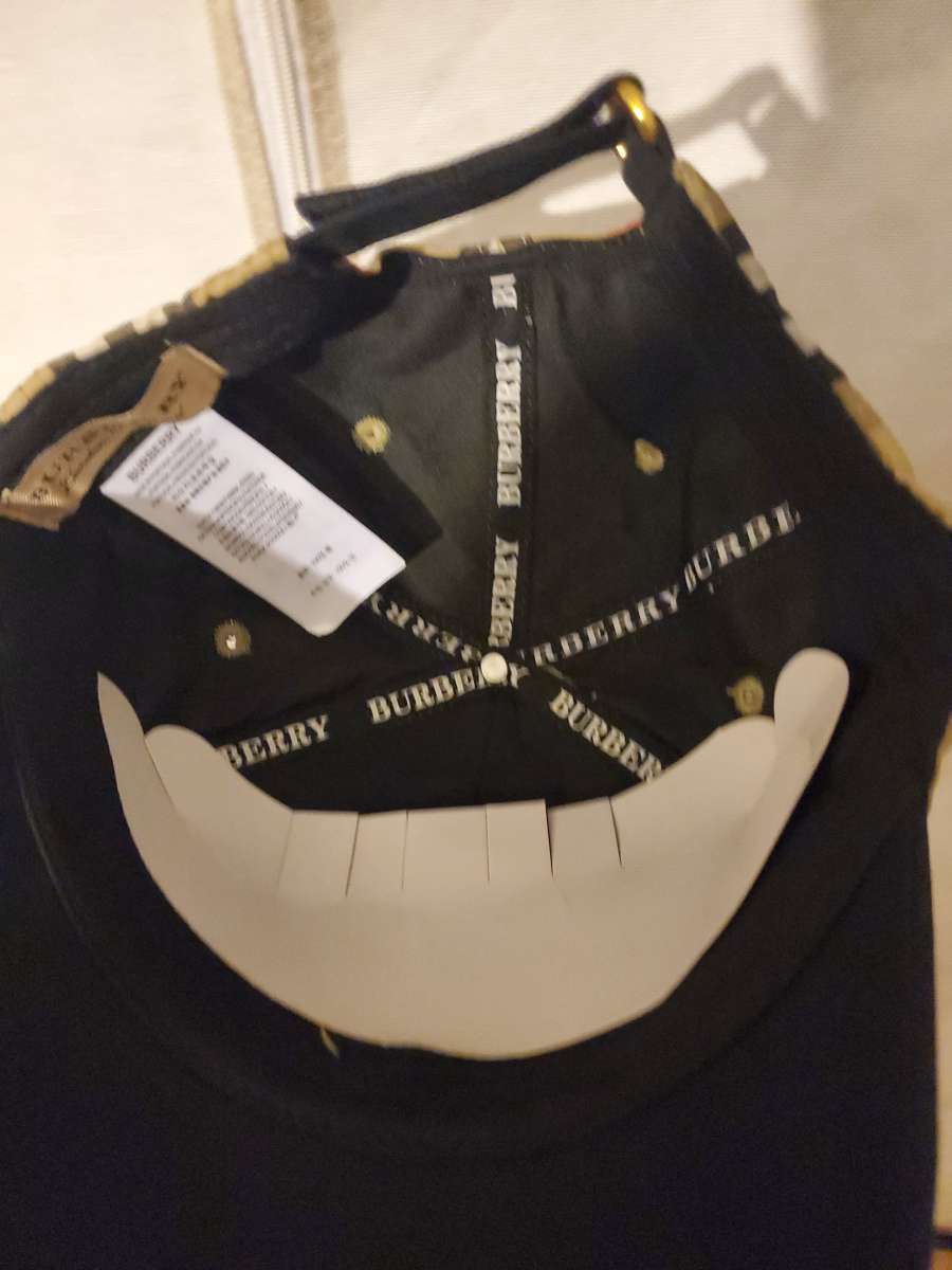 Burberry logo hat