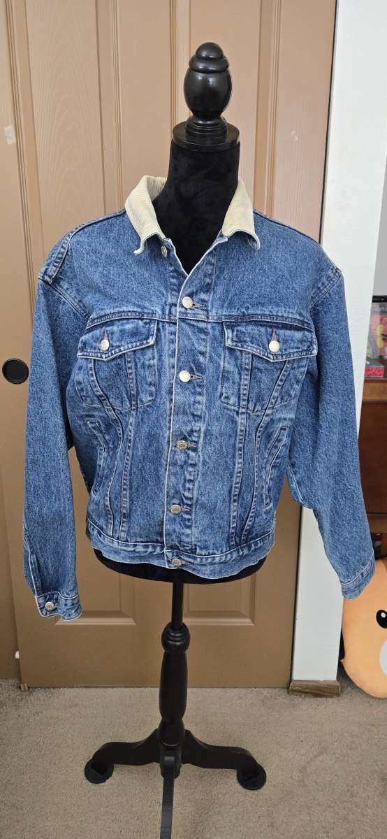 Vintage 90s Embroidery Flannel Lined Disney Store Denim Jack