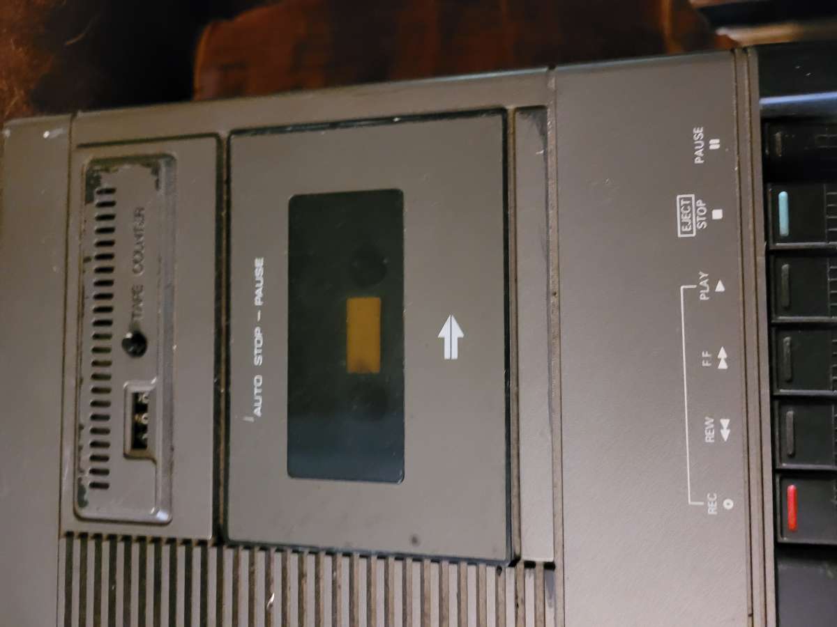 Vintage Liberty 1983 SN500A Portable TV Radio Tape Player