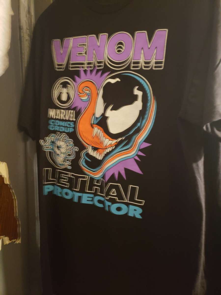 A mans tshirt size Large