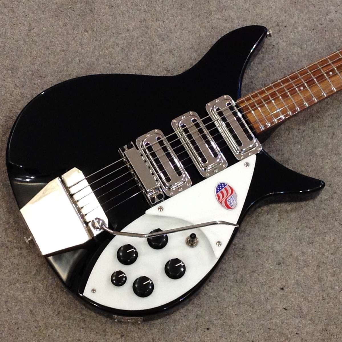 Rickenbacker 325 c64