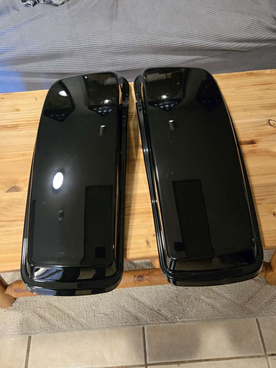 original 2017 HarleyDavidson street glide saddle bag lids