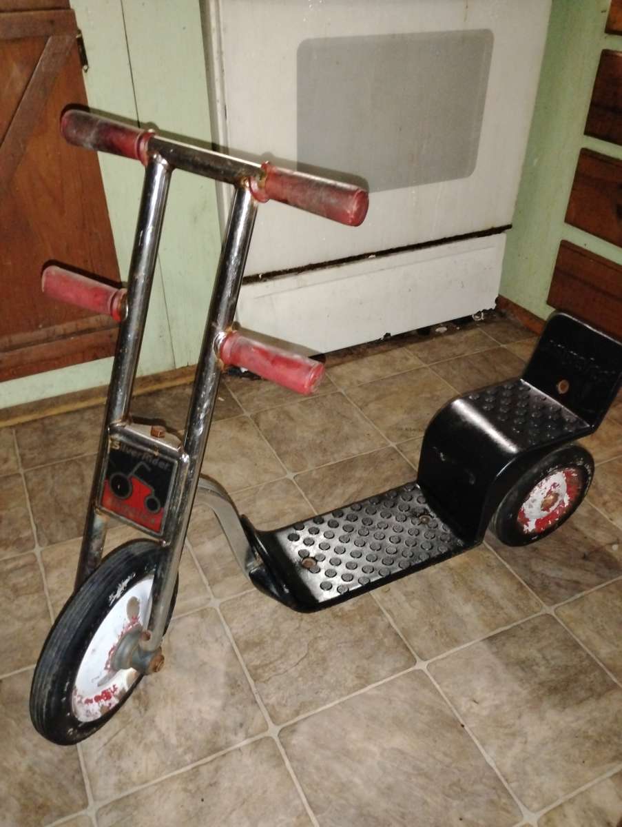 Summary For sale HTF Angeles SILVER RIDER Trike Scooter with