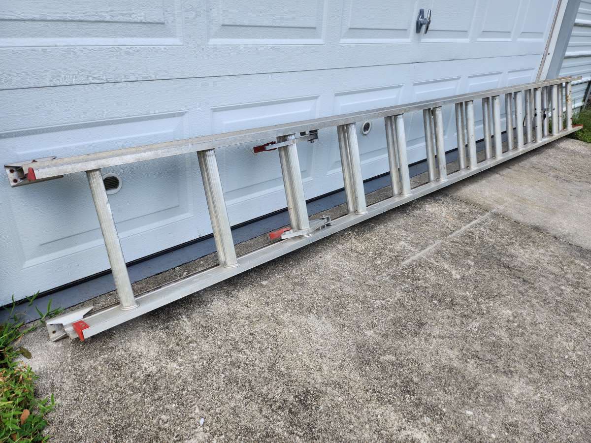 24Ft Aluminum Extension Ladder