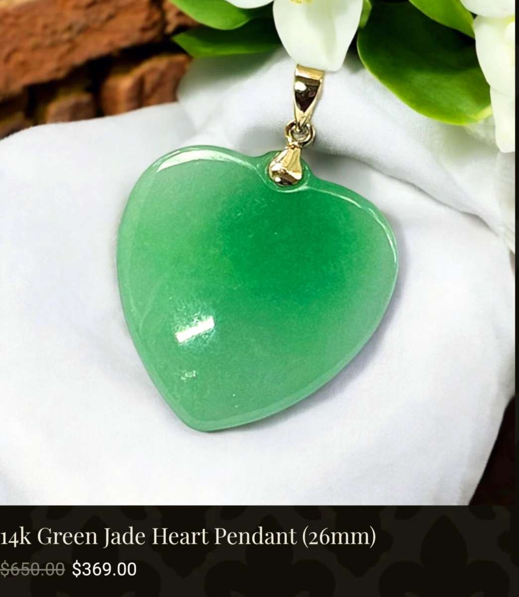 nature jade heart pendant in 14 Karat gold