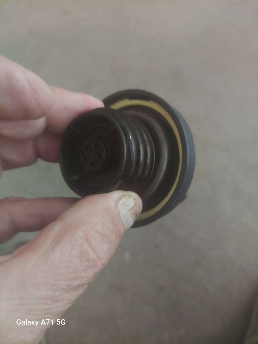 locking gas cap