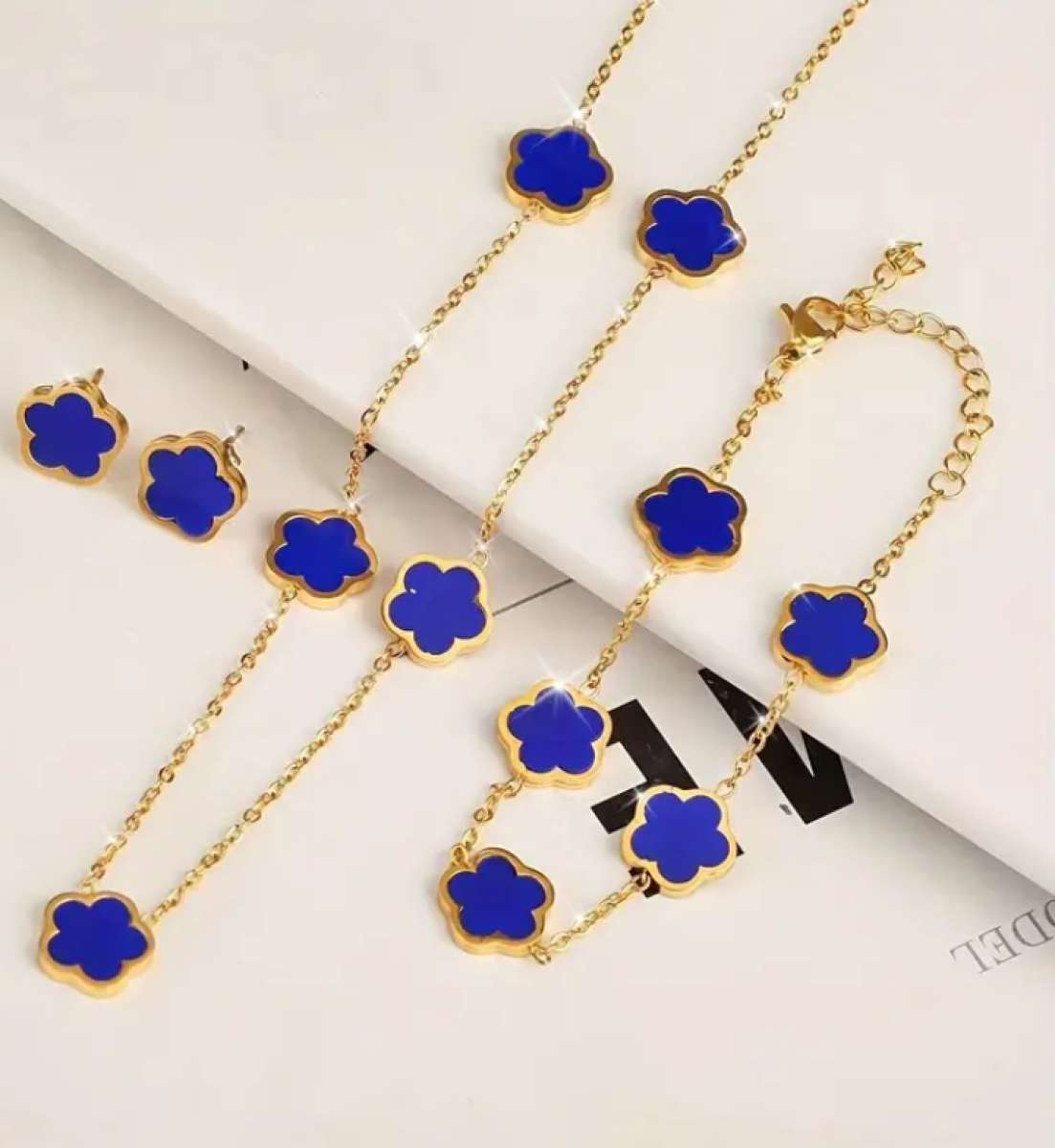 Elegant 2 Piece Pendant