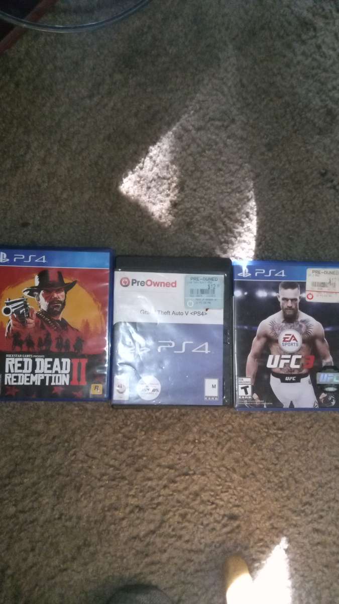 PlayStation 4 Pro 1TB 3 Games 1 Controller