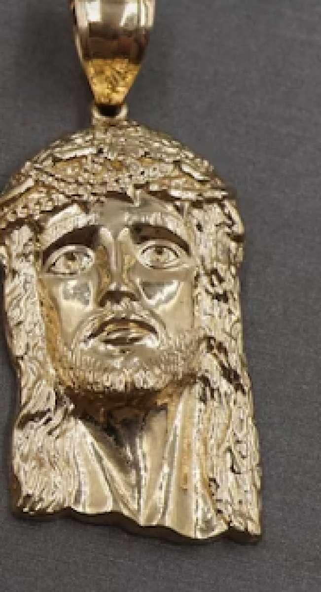 10k gold jesues charm only 15