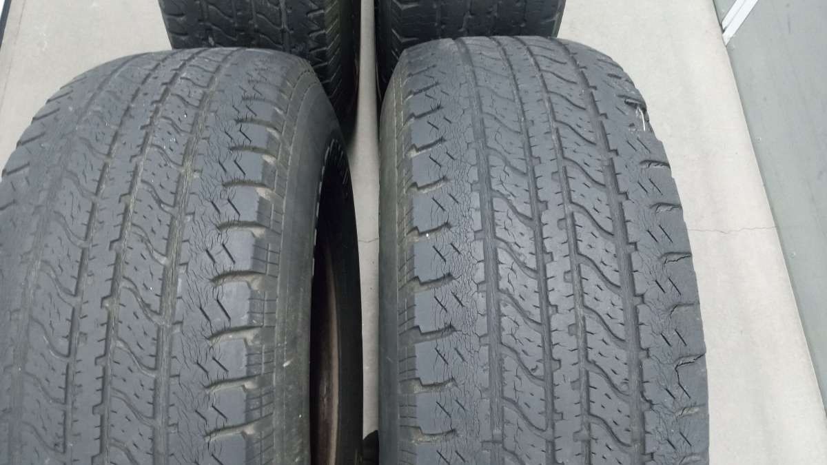 the set of 4 tires and wheels R 16 for DOdge ram 17