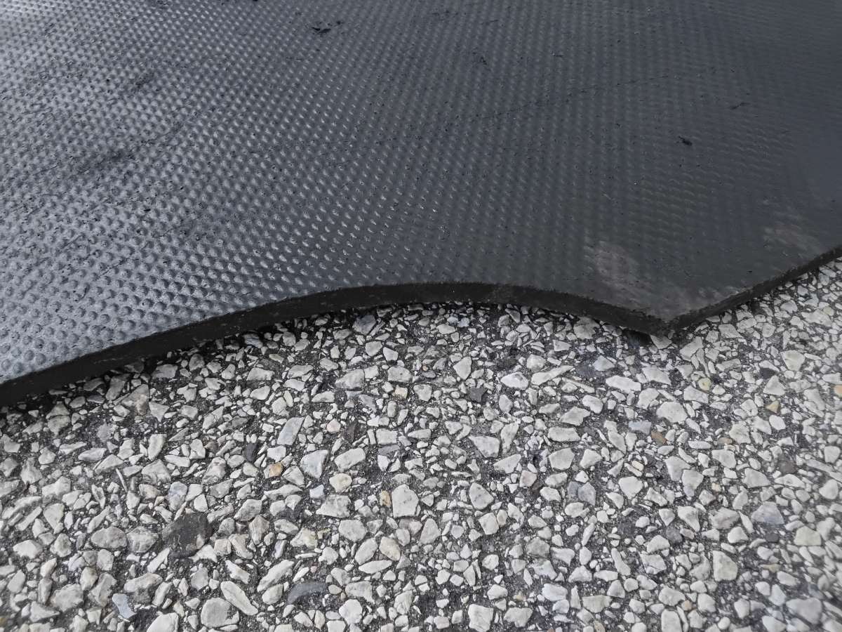Nice Black 2006 Chevy Colorado Truck bed Mat 6 X 4 OEM