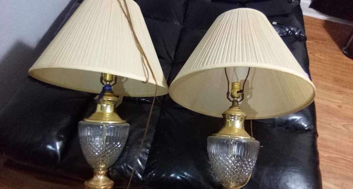 2 table lamps