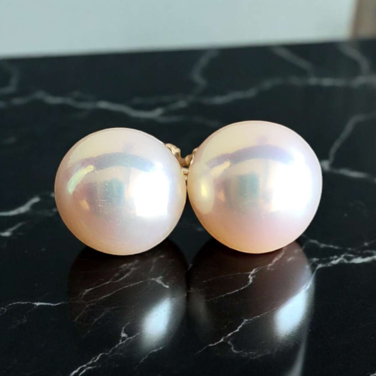 Edison perals 12 Milimiters in 14 Karat gold