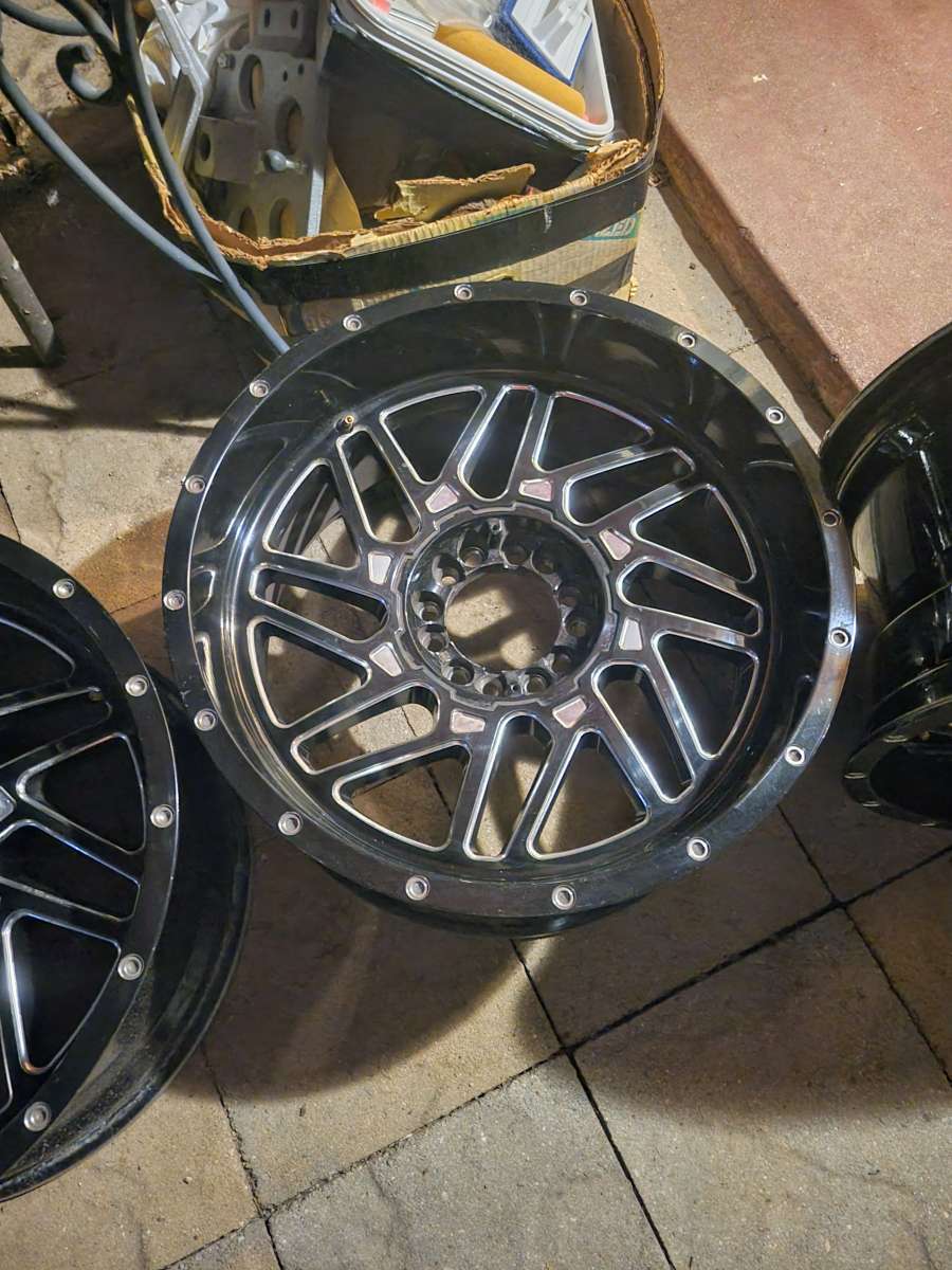 20 x10  wheels