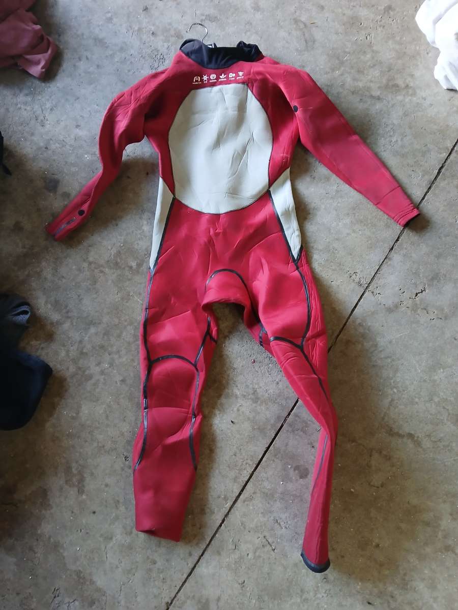 Body Glove 1 piece wetsuit