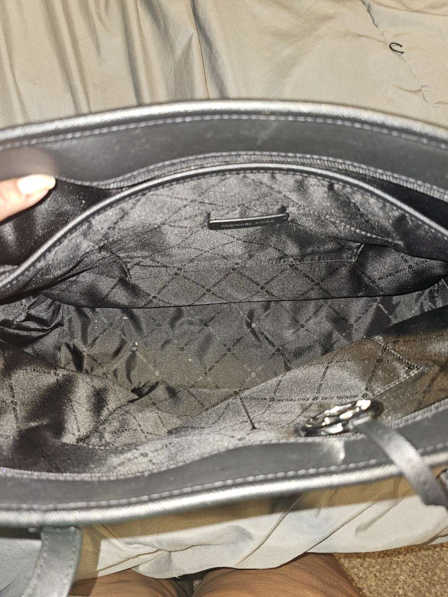 A michael kors purse