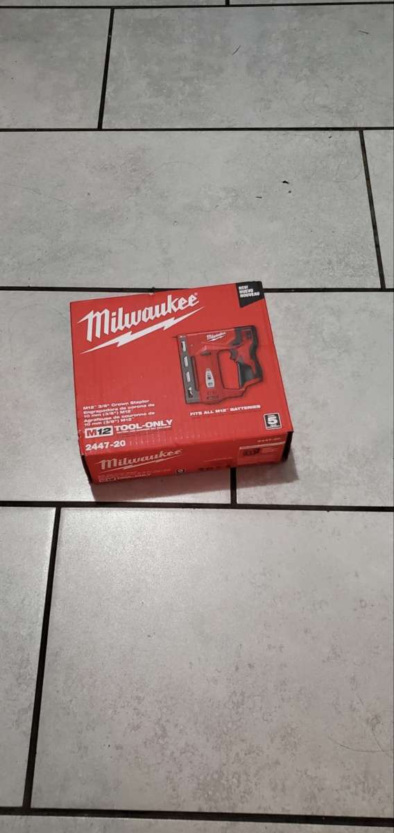 MILWAUKEE M12 VT CROW STAPLER TOOL ONLY