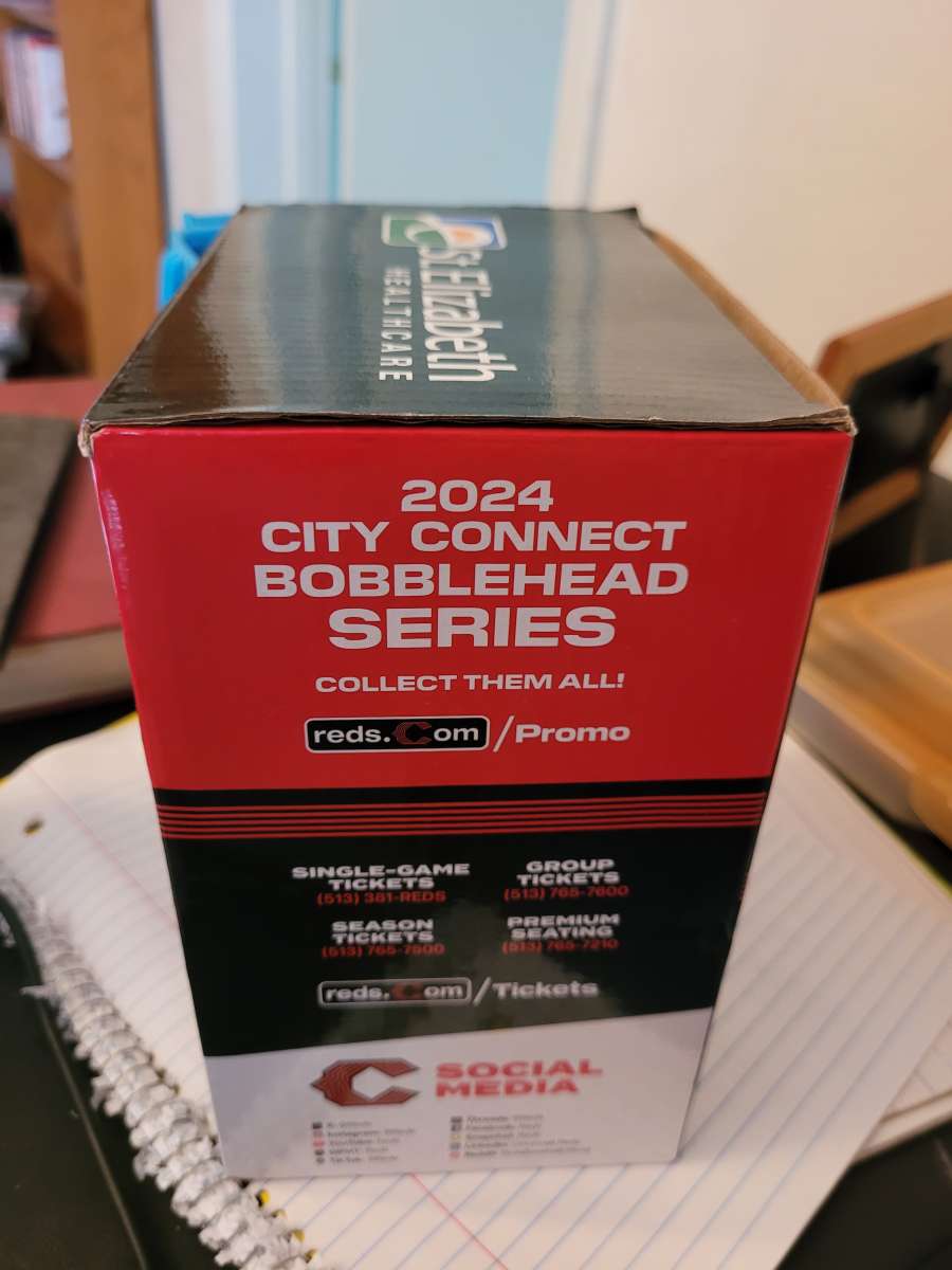 Reds baseball Bobblehead  De LA Cruz