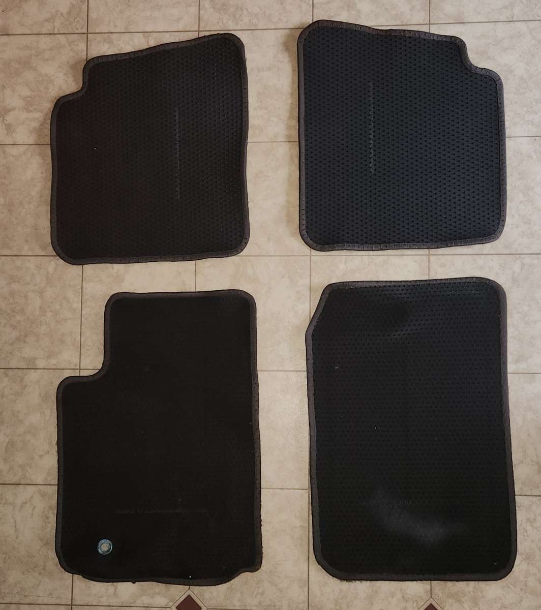 Ford Explorer carpeted floor mats