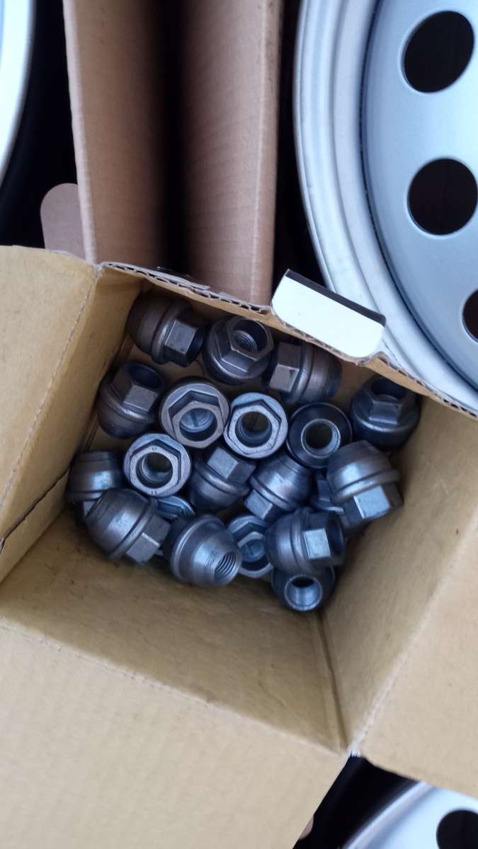 the set of 4 wheels original Ford