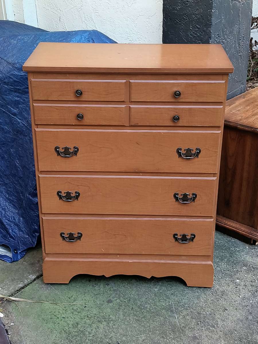 4 Drawer Standing Dresser