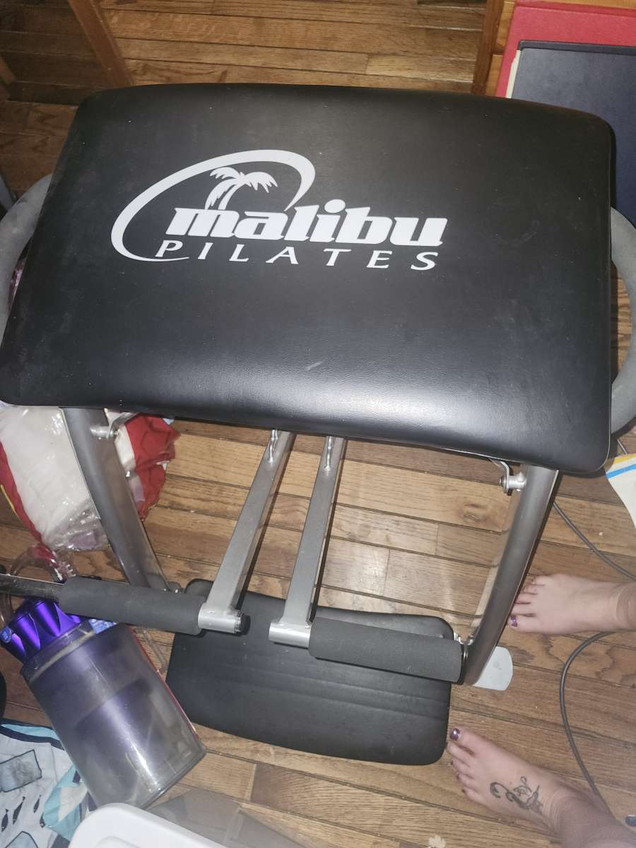 Malibu  pilates  workout bench  w workout guide