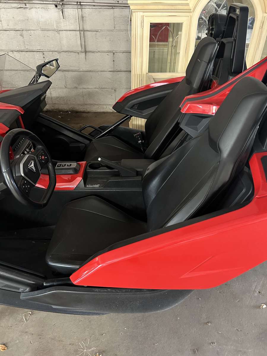BEAUTIFUL 2020 POLARIS SLINGSHOT SL