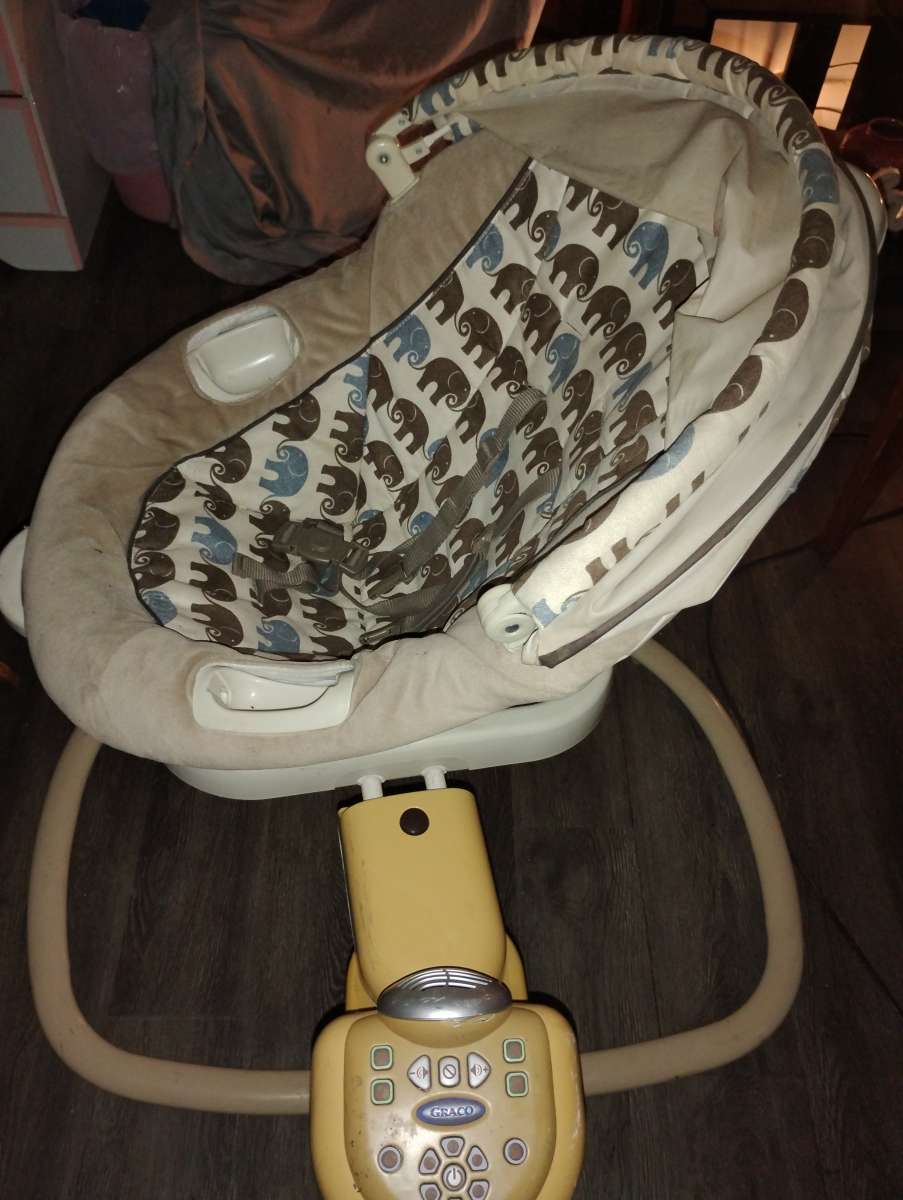 2 different baby swing