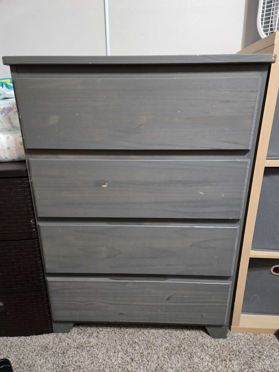 baby crib with matching dresser