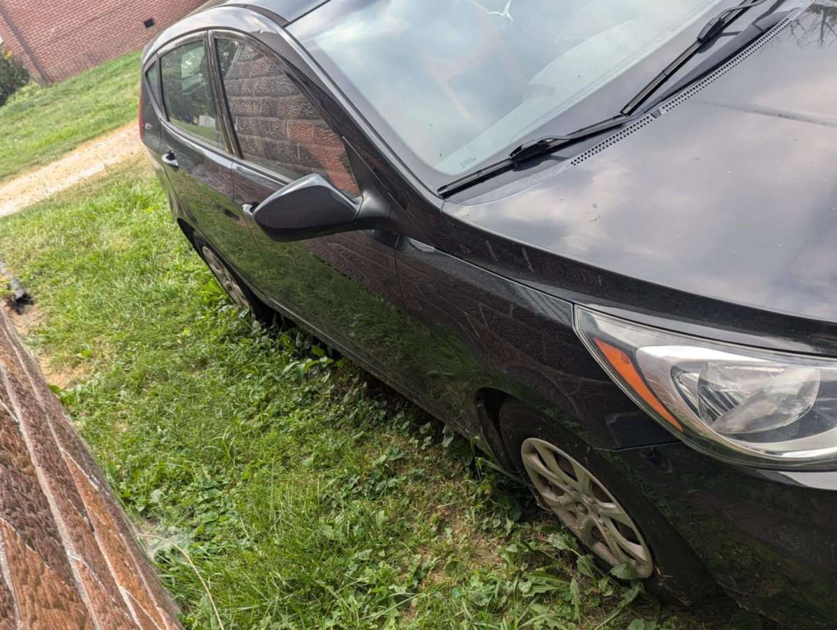 2014 Hyundai Accent hatchback