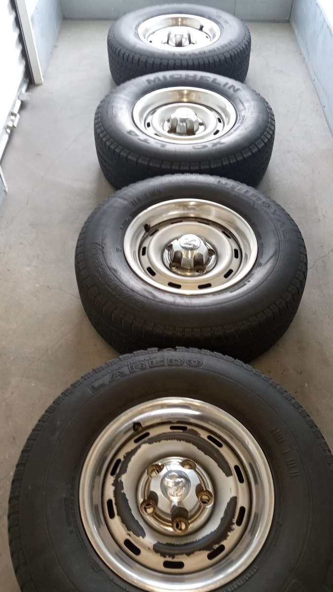 the set of 4 tires and wheels R 16 for DOdge ram 17