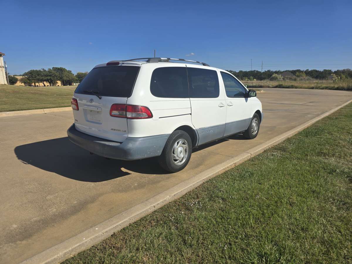 2001 Toyota Sienna LE