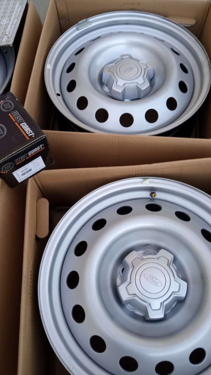 the set of 4 wheels original Ford