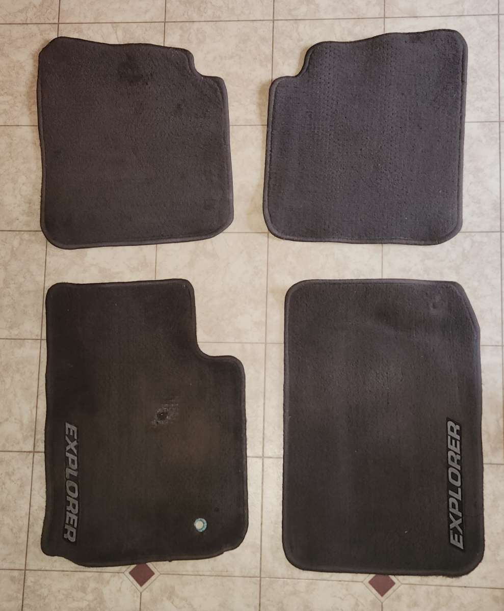 Ford Explorer carpeted floor mats