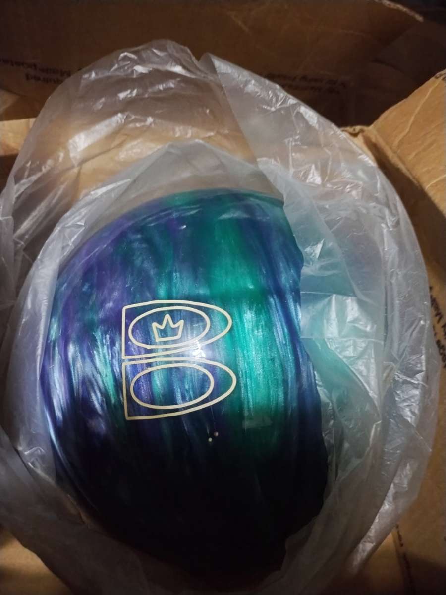 there are new bowls balls with no holes I have 24 of them