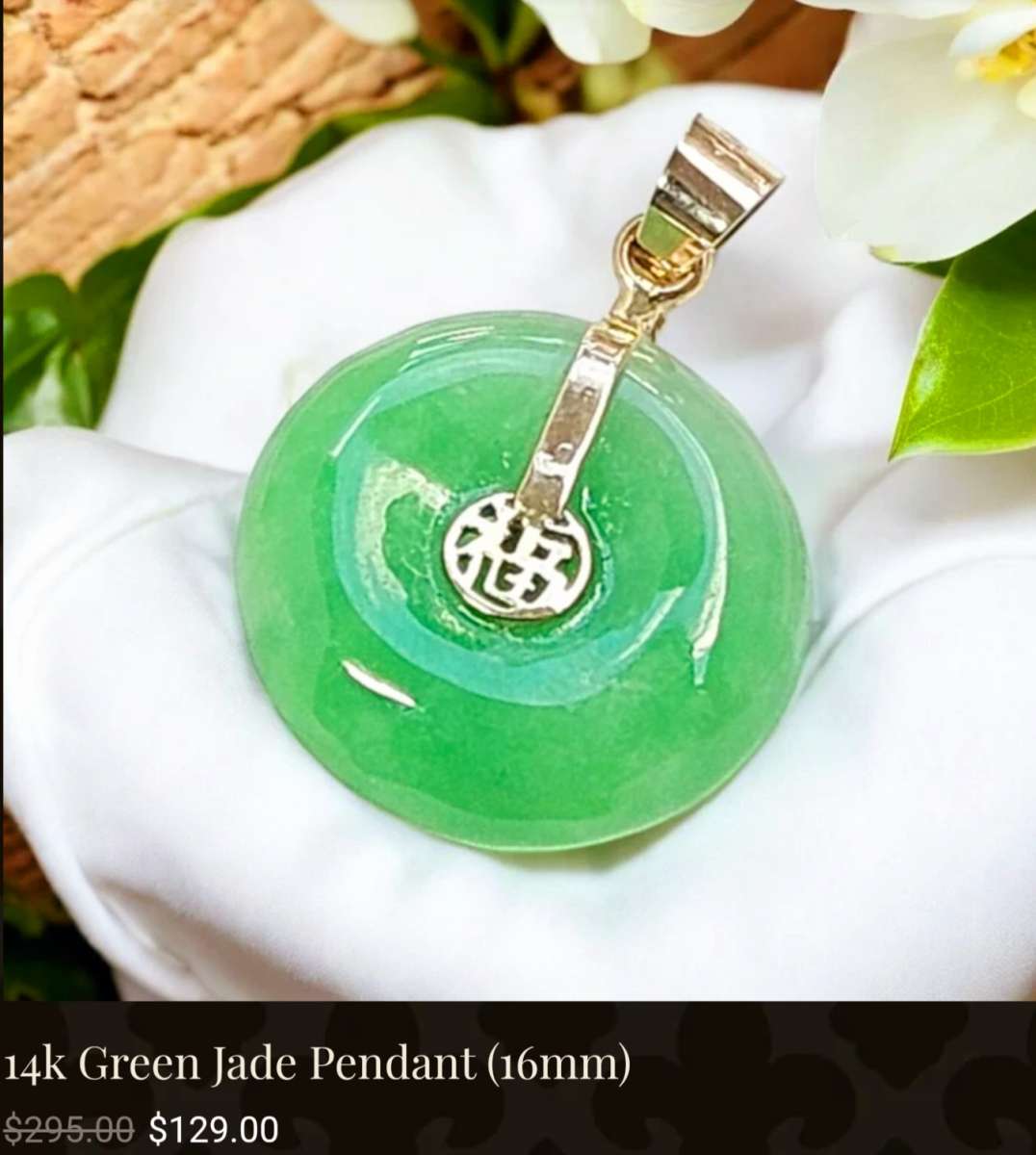 nature jade pendant in 14 kt gold