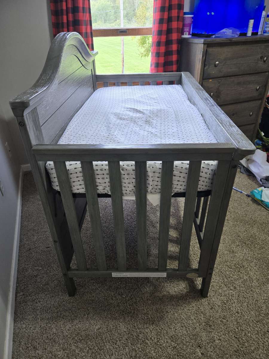 baby crib with matching dresser
