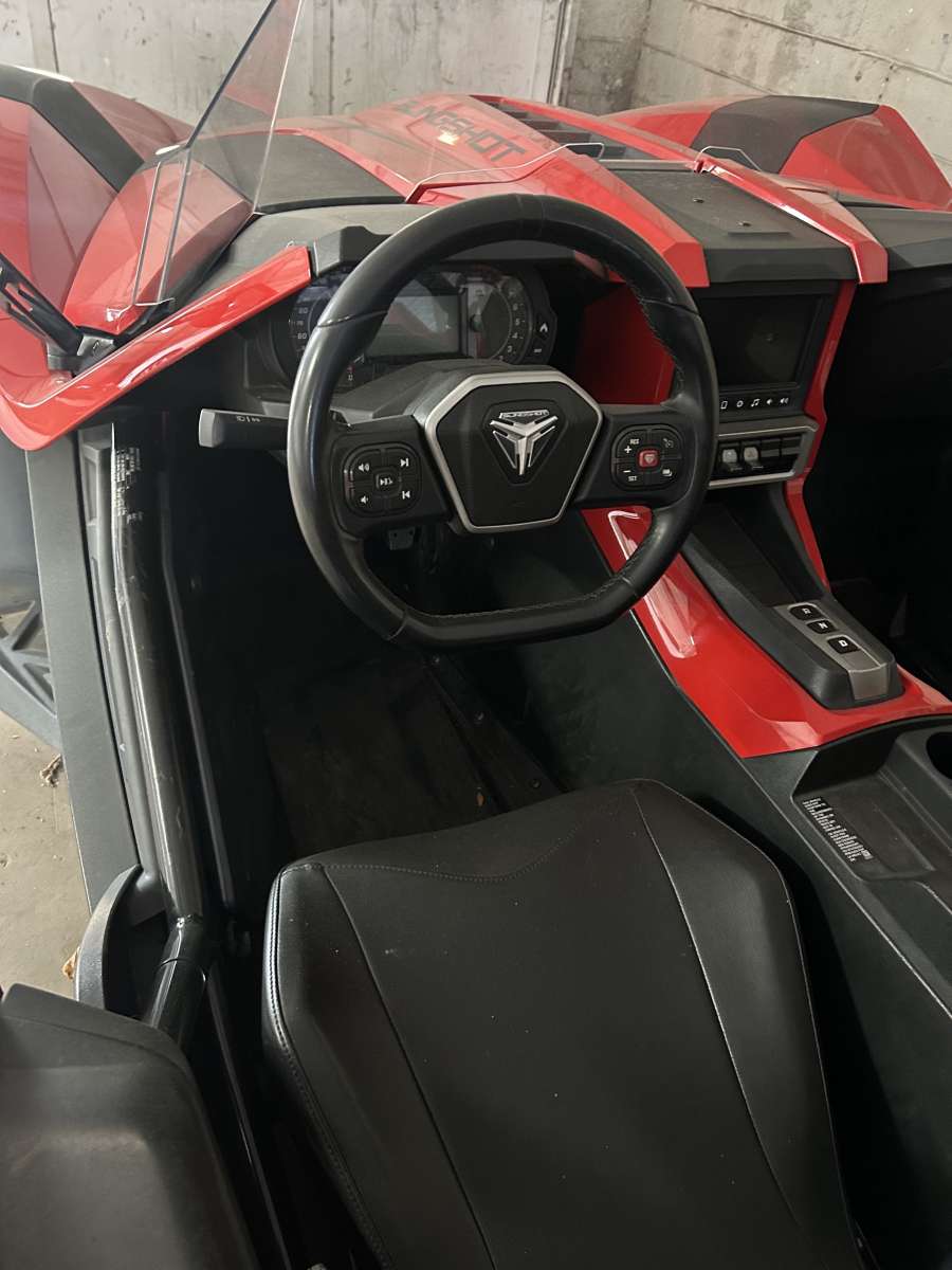 BEAUTIFUL 2020 POLARIS SLINGSHOT SL