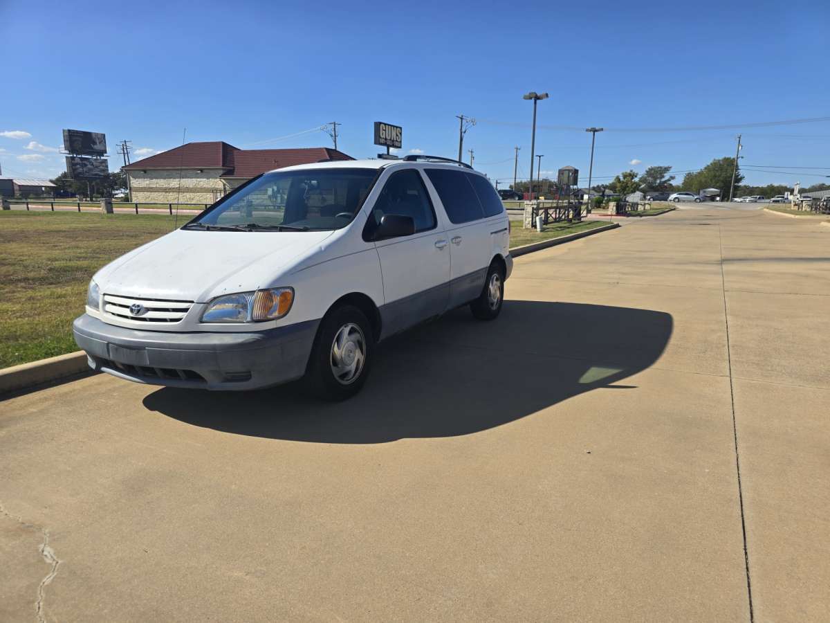 2001 Toyota Sienna LE